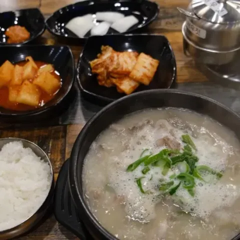 복돼지토종순대국